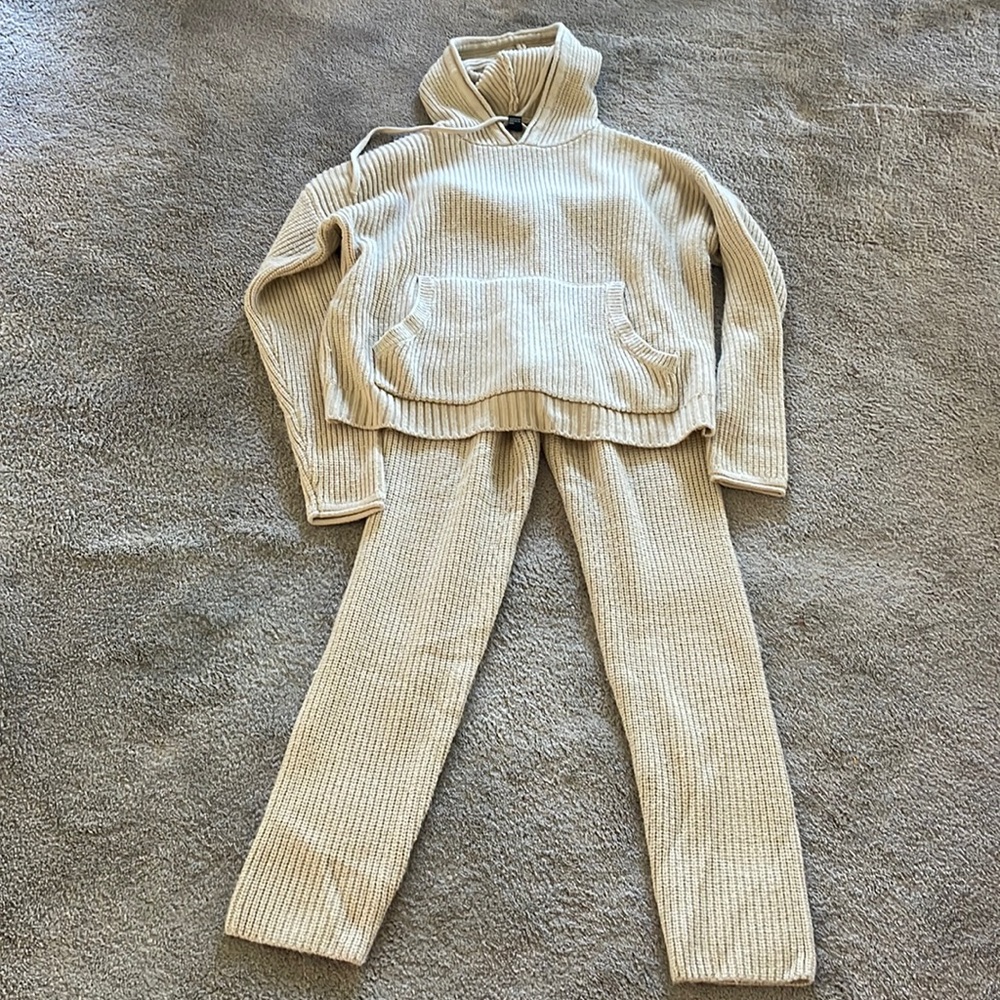 Cute 🥰 and comfy sweater outfit from Forever 21.
